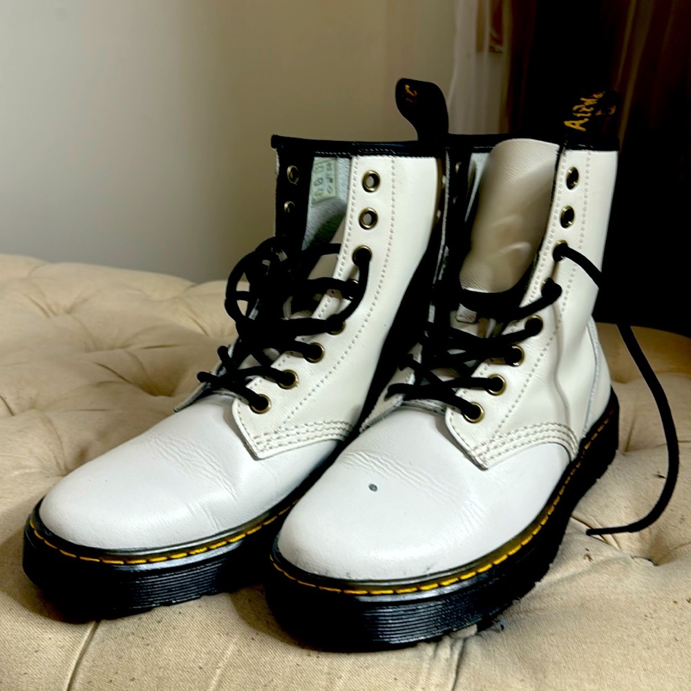 Dr Marten’s Hightop White Ankle Boots size 6
